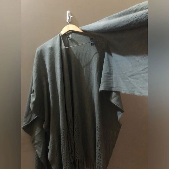 🟨 ACO | One Size Knit Shawl - Picture 2 of 3